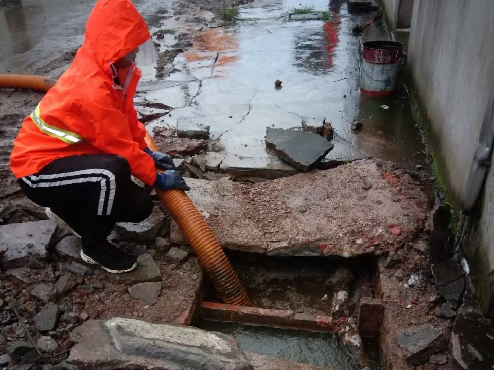 五台专业清理污水池 炜誉市政以规范流程守护城市 “肠道”