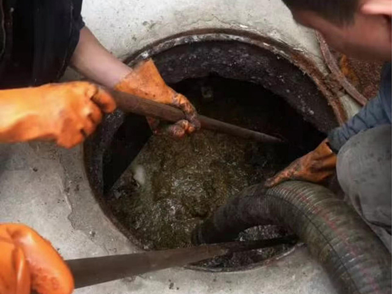 五台清理化粪池时如何避免沼气的危害?